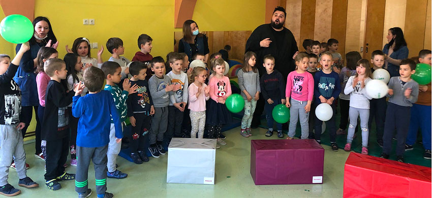 Wir haben ein Lächeln ins Gesicht der Kleinkindern entlockt